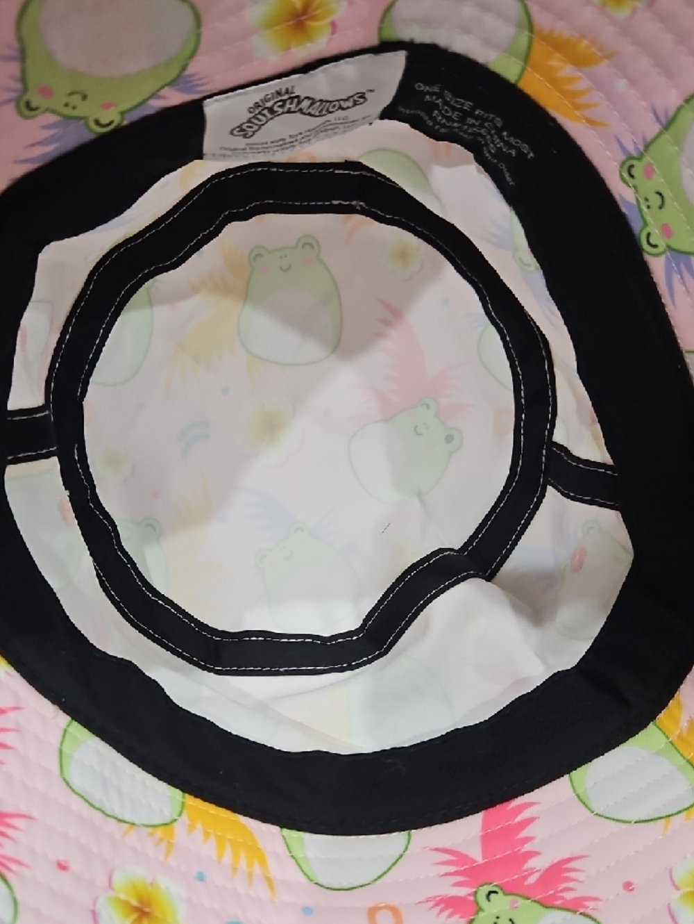 Squishmallows Pink Bucket Hat with Green Frog Print - Picture 4 of 4
